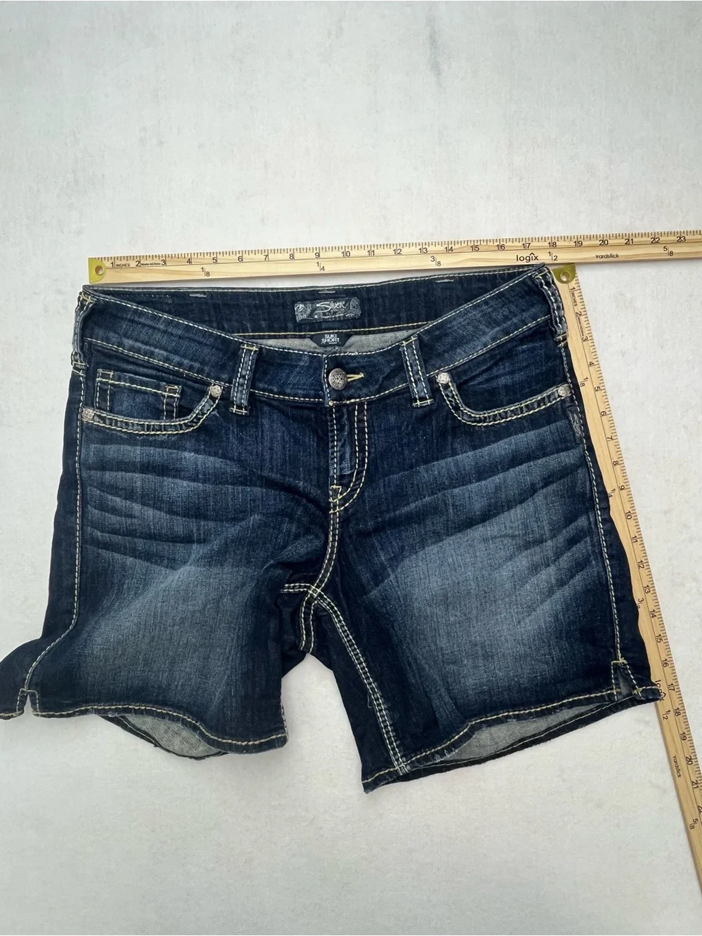 Silver Jeans Co Womens Dark Wash Denim Mid Rise Cutoffs Suki Shorts Size 14